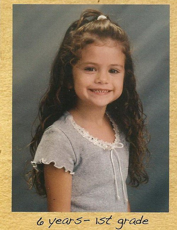 Dậy thì thành công như Selena: 6 tuổi và 26 tuổi diện cùng một kiểu tóc, xưa dễ thương, giờ lại quyến rũ chất ngất - Ảnh 2.