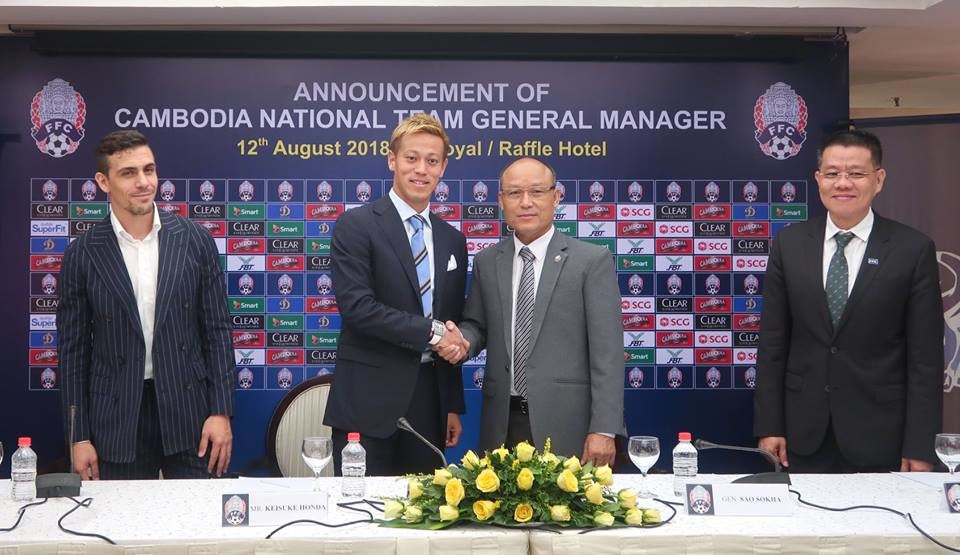 Sao Nhật Bản Honda bất ngờ nắm tuyển Campuchia, đối đầu Việt Nam tại AFF Cup 2018 - Ảnh 2. Sao Nhật Bản Honda bất ngờ nắm tuyển Campuchia, đối đầu Việt Nam tại AFF Cup 2018 - Ảnh 2.