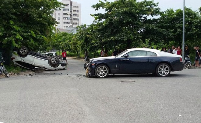 Người điều khiển Rolls-Royce hơn 20 tỉ đồng va chạm với Honda CRV là ai? - Ảnh 1. Người điều khiển Rolls-Royce hơn 20 tỉ đồng va chạm với Honda CRV là ai? - Ảnh 1.