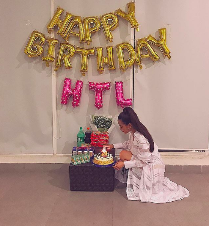 Thổi nến mừng sinh nhật tuổi 30, dân mạng tinh ý phát hiện ra điều kỳ lạ trên bánh kem của Hoàng Thuỳ Linh - Ảnh 1. Thổi nến mừng sinh nhật tuổi 30, dân mạng tinh ý phát hiện ra điều kỳ lạ trên bánh kem của Hoàng Thuỳ Linh - Ảnh 1.