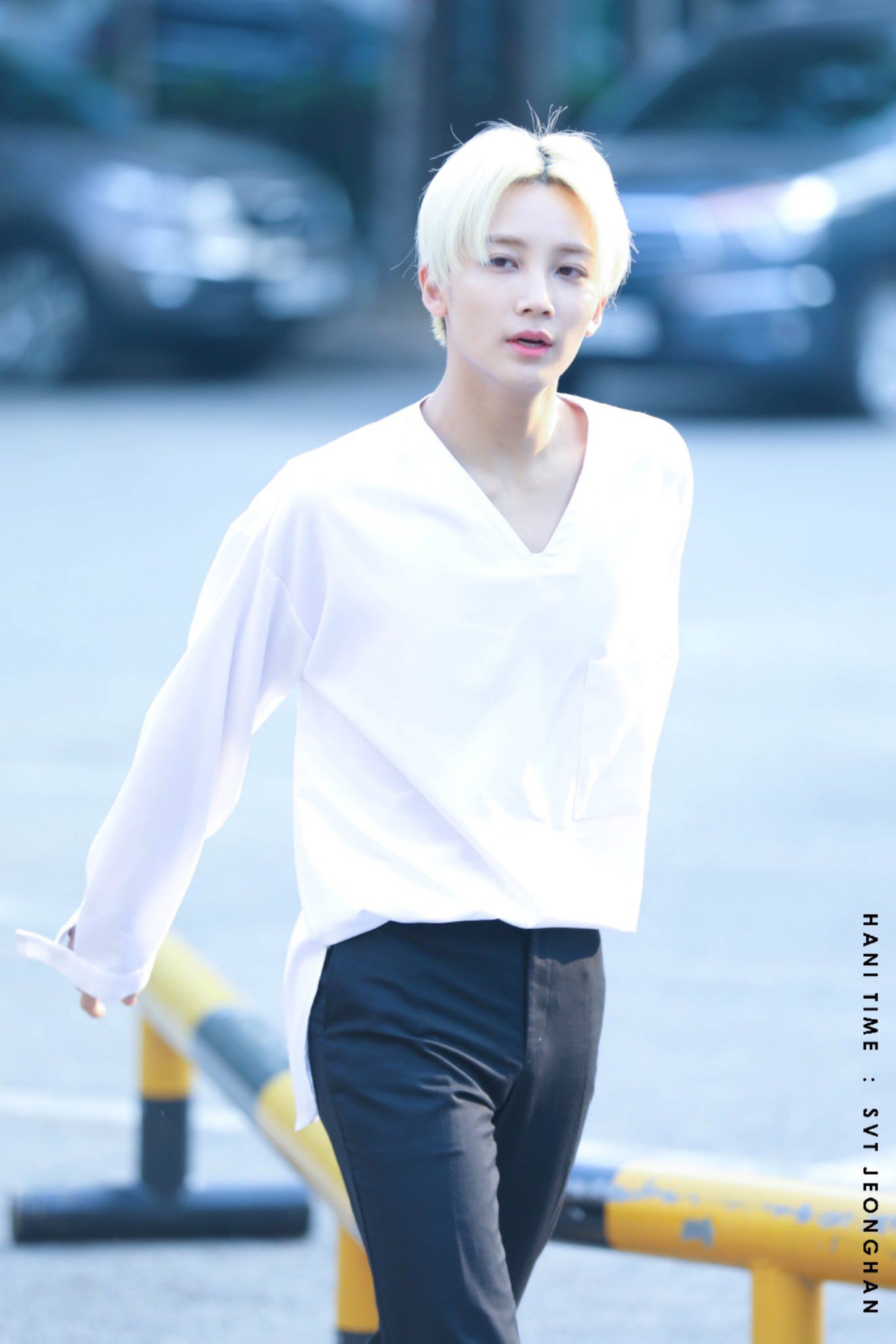 Món đồ giúp các nam Idol cân được mọi style, cứ mặc vào là auto đẹp trai hóa ra lại cực kì dễ sở hữu - Ảnh 5. Món đồ giúp các nam Idol cân được mọi style, cứ mặc vào là auto đẹp trai hóa ra lại cực kì dễ sở hữu - Ảnh 5.