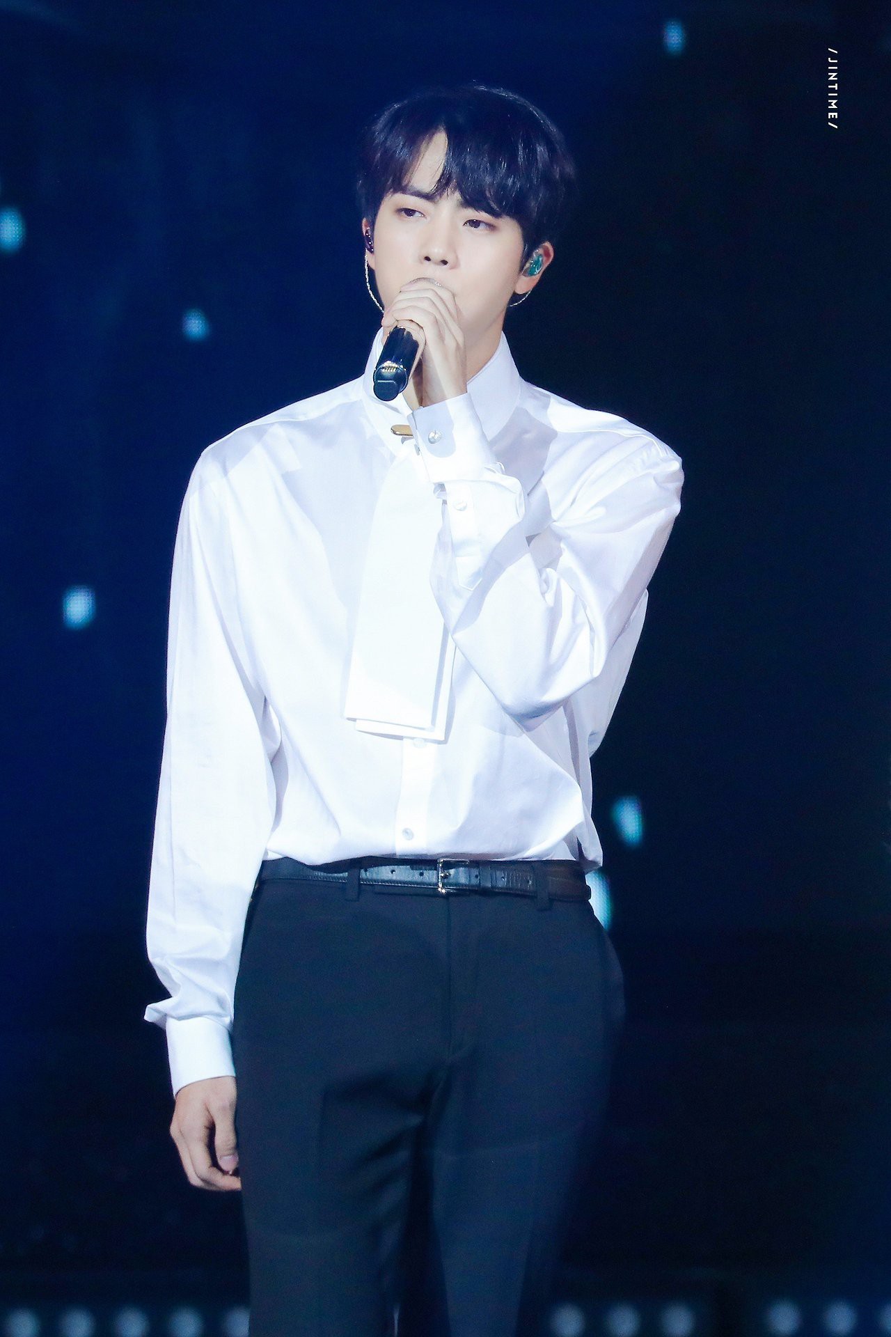 Món đồ giúp các nam Idol cân được mọi style, cứ mặc vào là auto đẹp trai hóa ra lại cực kì dễ sở hữu - Ảnh 11. Món đồ giúp các nam Idol cân được mọi style, cứ mặc vào là auto đẹp trai hóa ra lại cực kì dễ sở hữu - Ảnh 11.