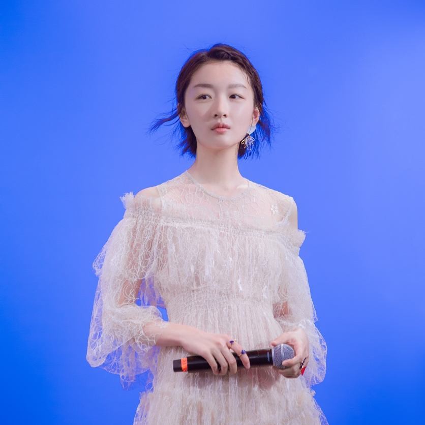 Châu Đông Vũ diện váy rất xinh nhưng đôi chân dài như cà kheo, thẳng đuột như ma nơ canh của cô mới là thứ gây chú ý - Ảnh 1. Châu Đông Vũ diện váy rất xinh nhưng đôi chân dài như cà kheo, thẳng đuột như ma nơ canh của cô mới là thứ gây chú ý - Ảnh 1.