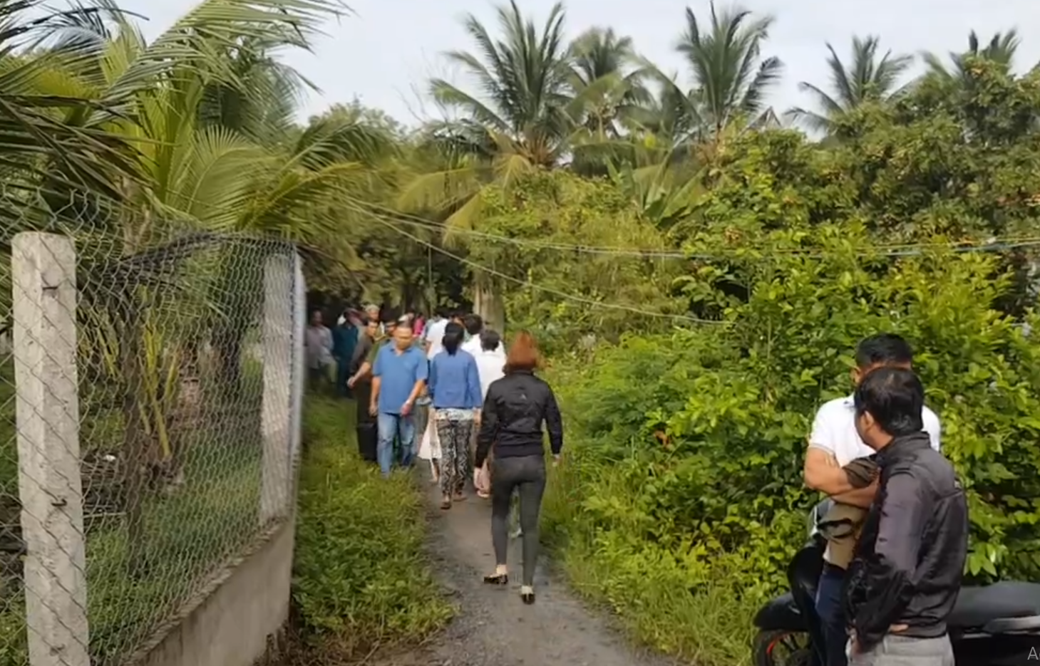 Thảm án ở Tiền Giang: 3 người trong một gia đình bị sát hại trong đêm, trong đó có cháu bé chỉ mới 5 tuổi - Ảnh 2. Thảm án ở Tiền Giang: 3 người trong một gia đình bị sát hại trong đêm, trong đó có cháu bé chỉ mới 5 tuổi - Ảnh 2.