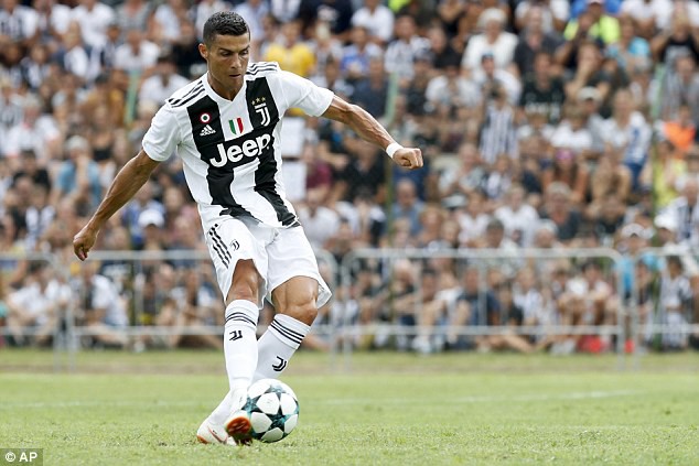 Ronaldo ghi b&agrave;n ng&agrave;y ra mắt Juventus, trận đấu kết th&uacute;c sớm v&igrave; fan cuồng n&aacute;o loạn - Ảnh 4.