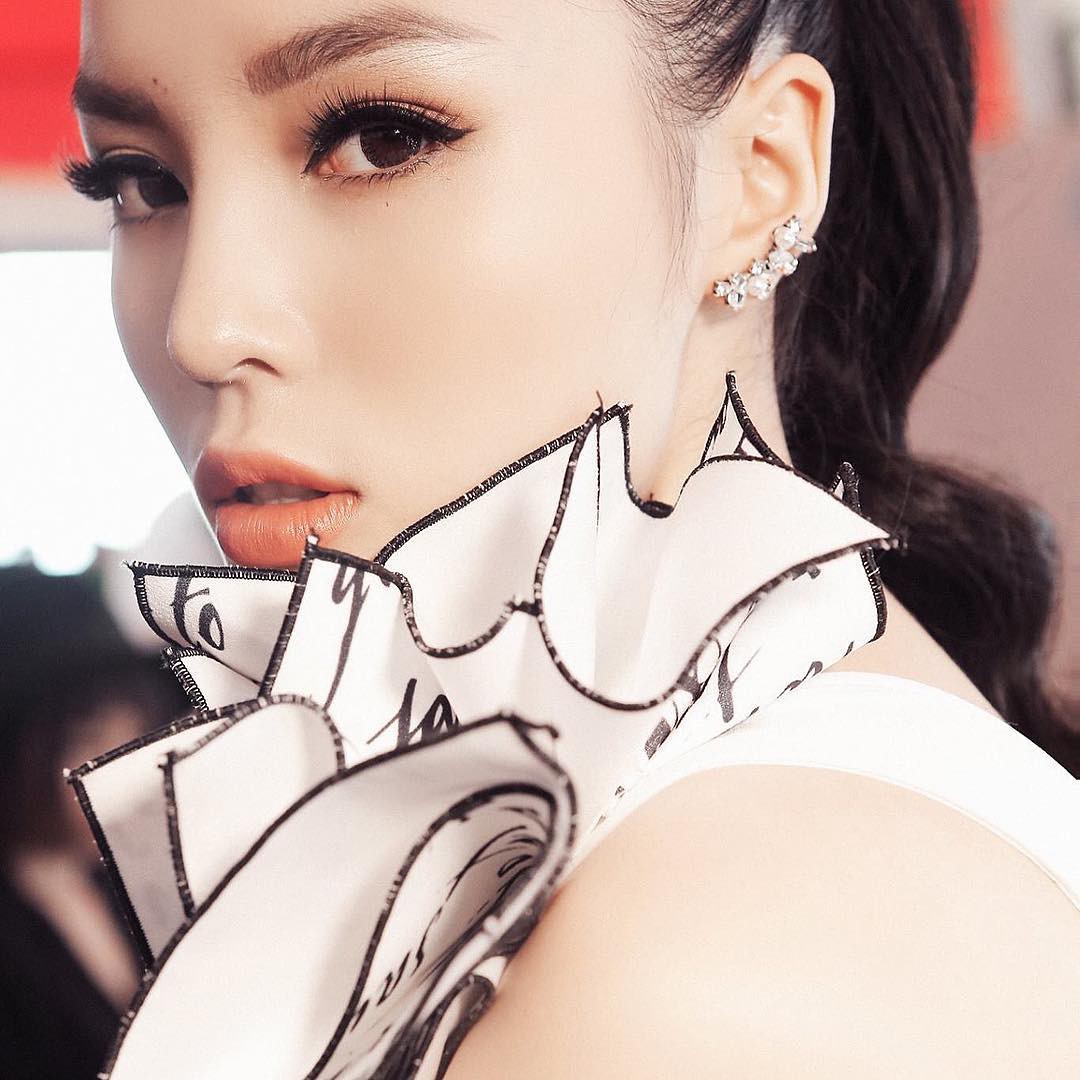 Ai cũng có lúc như Kỳ Duyên, makeup phủ nền 800 lớp rồi mới nhớ ra quên chưa cạo lông mày - Ảnh 4. Ai cũng có lúc như Kỳ Duyên, makeup phủ nền 800 lớp rồi mới nhớ ra quên chưa cạo lông mày - Ảnh 4.