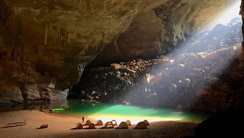 Dấn th&acirc;n để trải nghiệm, c&aacute;c bạn trẻ đều ngỡ ng&agrave;ng v&igrave; vẻ đẹp k&igrave; vĩ của hang Sơn Đo&ograve;ng, hang T&uacute; L&agrave;n v&agrave; đỉnh Putaleng - Ảnh 4.