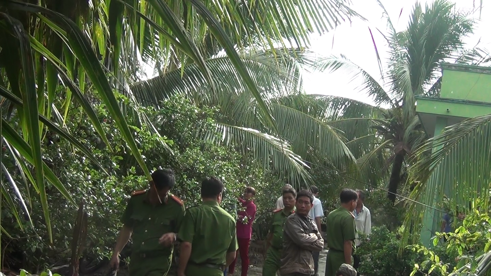 Lời khai của ban đầu nghi phạm sát hại 3 người trong gia đình vợ ở Tiền Giang: Do bị vợ đòi chia tay - Ảnh 2. Lời khai của ban đầu nghi phạm sát hại 3 người trong gia đình vợ ở Tiền Giang: Do bị vợ đòi chia tay - Ảnh 2.