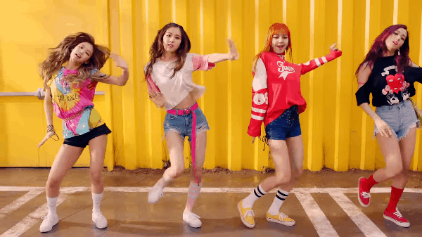 Sạn trong các MV Kpop: Hết nhảy sai vũ đạo đến phục trang biến hóa thần kì - Ảnh 31.
