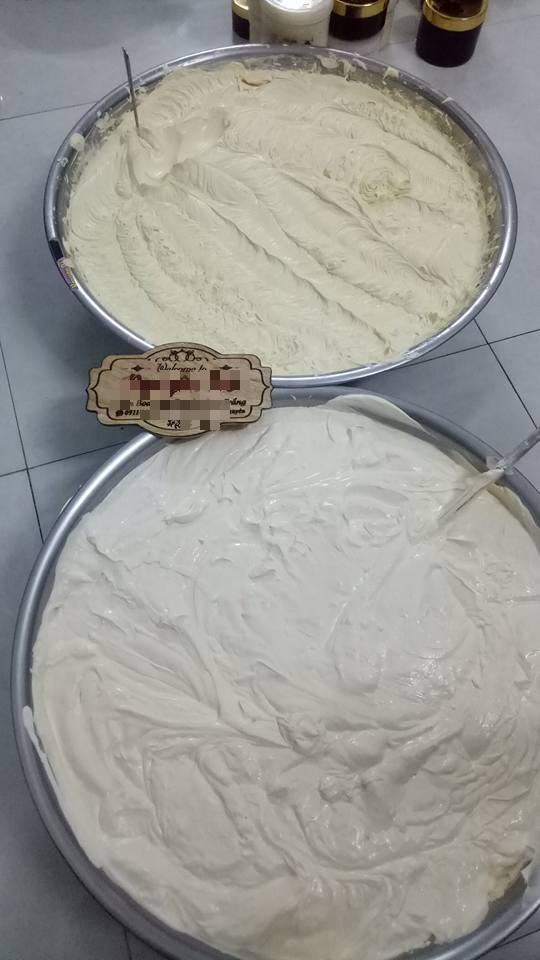 Góc hoang mang: Cô gái khoe clip làm kem trộn gia truyền từ mẹ chồng trong chảo lớn chẳng khác gì bánh đúc nóng - Ảnh 4.