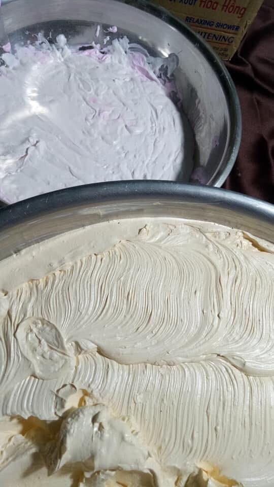 Góc hoang mang: Cô gái khoe clip làm kem trộn gia truyền từ mẹ chồng trong chảo lớn chẳng khác gì bánh đúc nóng - Ảnh 5.