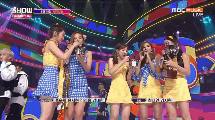 Giành chiến thắng trước iKON và TWICE, Red Velvet vừa hát vừa ăn bingsu ngon lành - Ảnh 2.