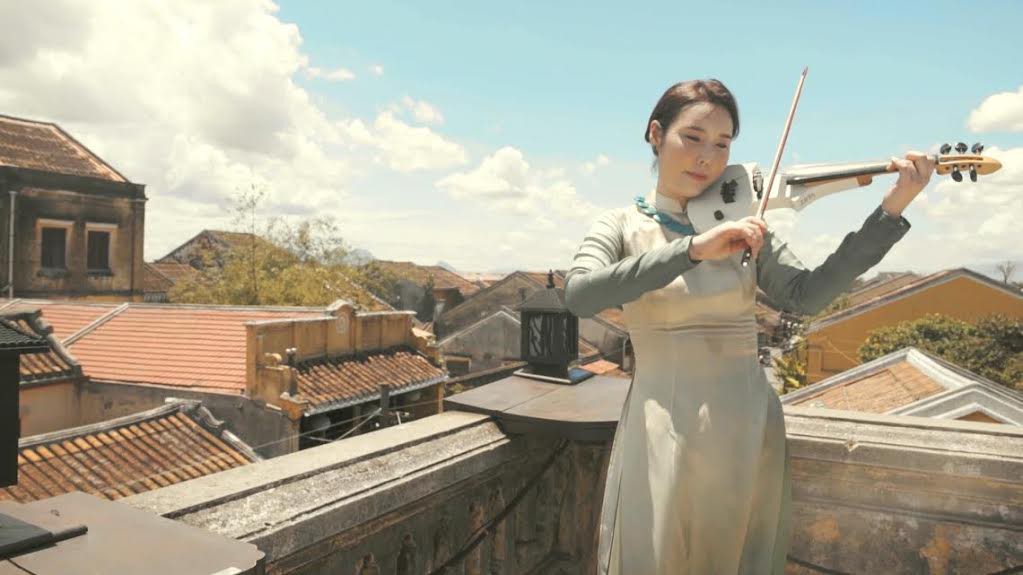 Playlist: Bạn sẽ chỉ muốn rủ hội bạn thân đi trốn sau khi nghe loạt ca khúc mùa hè đầy năng lượng này - Ảnh 13. Playlist: Bạn sẽ chỉ muốn rủ hội bạn thân đi trốn sau khi nghe loạt ca khúc mùa hè đầy năng lượng này - Ảnh 13.