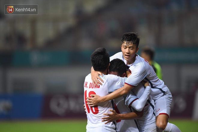 Olympic Việt Nam giành vé sớm vào vòng knock-out ASIAD 2018, tranh ngôi nhất bảng với Nhật Bản - Ảnh 2.