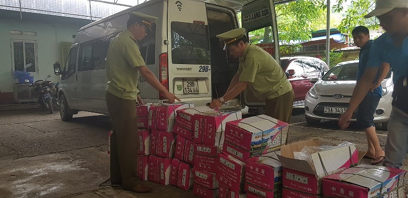 Nhập lậu hạt dưa từ Trung Quốc về làm bánh Trung thu - Ảnh 1. Nhập lậu hạt dưa từ Trung Quốc về làm bánh Trung thu - Ảnh 1.