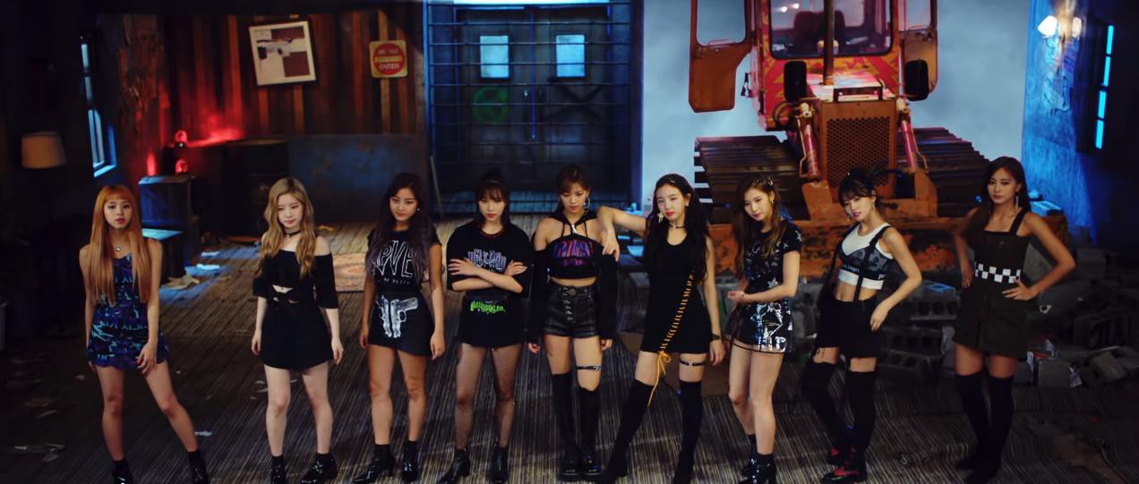 TWICE đổi gió theo phong cách điệp viên cho ngầu, xem xong MV vẫn chỉ thấy một màu đáng yêu - Ảnh 2.