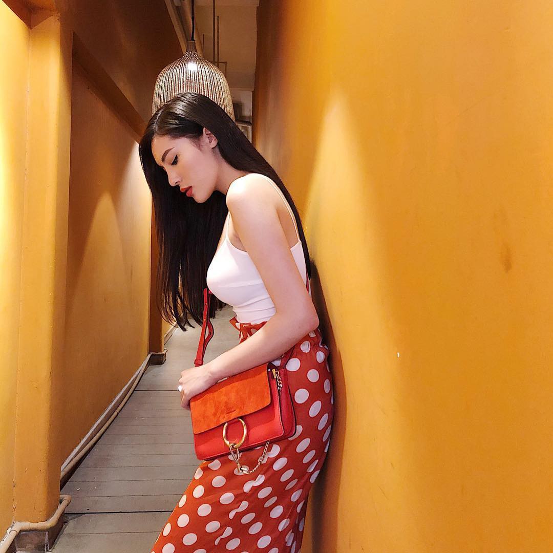 Ngắm loạt sao nữ diện đồ chấm bi mới thấy họa tiết này trẻ hóa phong cách kỳ diệu đến nhường nào - Ảnh 7.