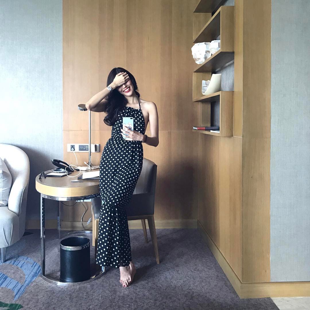 Ngắm loạt sao nữ diện đồ chấm bi mới thấy họa tiết này trẻ hóa phong cách kỳ diệu đến nhường nào - Ảnh 8.