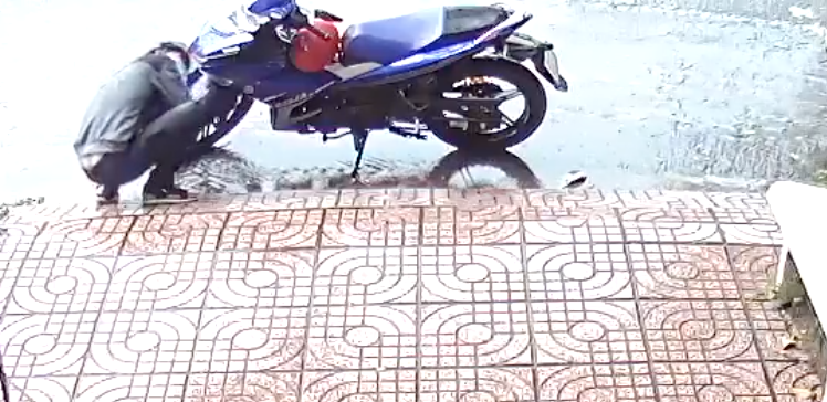 Nhóm thanh niên đi 3 xe Exciter tìm cách hack thêm chiếc Exciter nữa trong quán game nhưng bất thành - Ảnh 2. Nhóm thanh niên đi 3 xe Exciter tìm cách hack thêm chiếc Exciter nữa trong quán game nhưng bất thành - Ảnh 2.