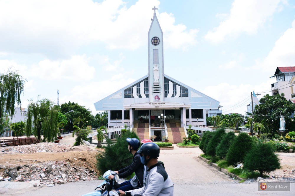 Nhà thờ nặng hơn 5.500 tấn được thần đèn nâng lên cao 2 mét: Một trong những công trình dịch chuyển nhà lớn nhất Sài Gòn - Ảnh 1.