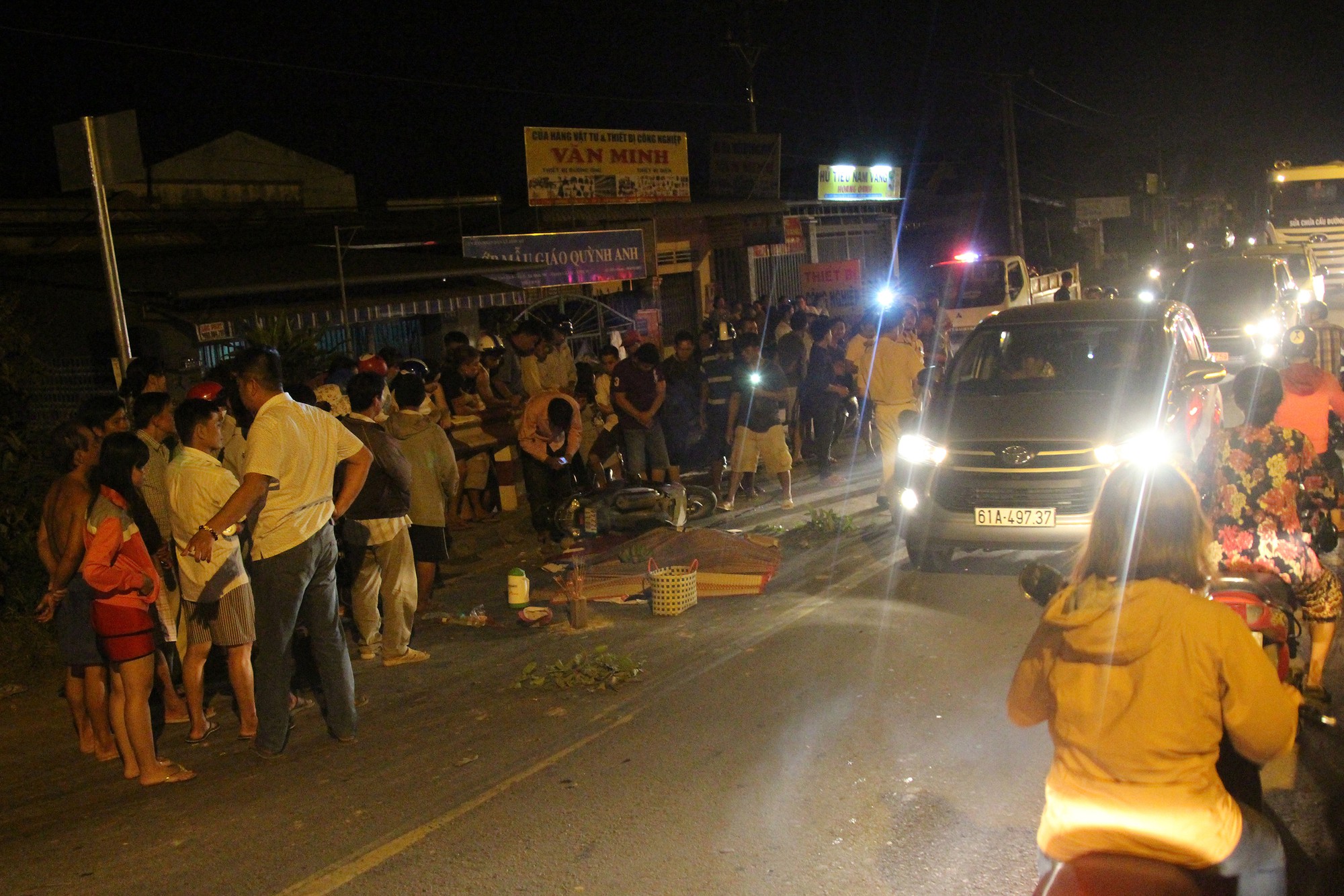 Người phụ nữ chết thảm dưới bánh xe tải ở Sài Gòn - Ảnh 2.