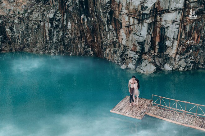 Tuyệt Tình Cốc đóng cửa sau vụ Á hậu Thư Dung chụp ảnh khoe thân phản cảm - Ảnh 2. Tuyệt Tình Cốc đóng cửa sau vụ Á hậu Thư Dung chụp ảnh khoe thân phản cảm - Ảnh 2.