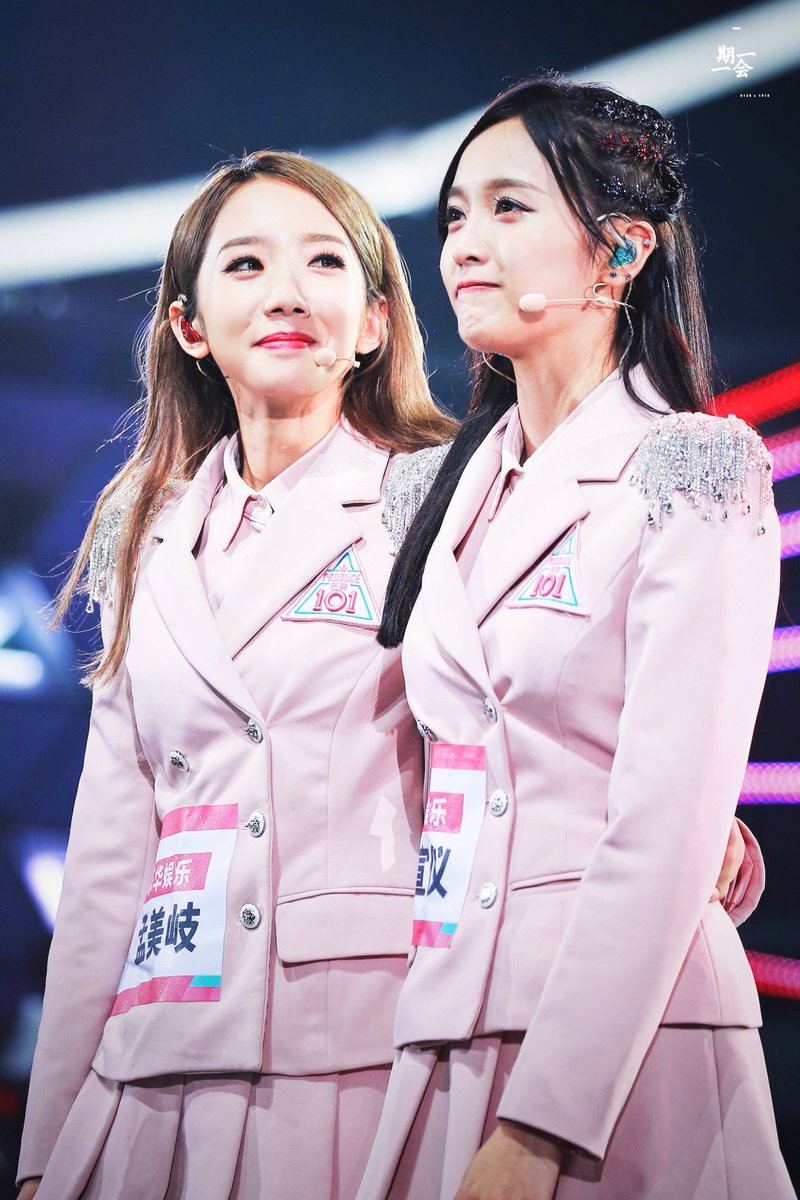 Toàn cảnh vụ lùm xùm đi để trở về của 2 cô gái dẫn đầu nhóm nữ chiến thắng Produce 101 Trung Quốc - Ảnh 1. Toàn cảnh vụ lùm xùm đi để trở về của 2 cô gái dẫn đầu nhóm nữ chiến thắng Produce 101 Trung Quốc - Ảnh 1.