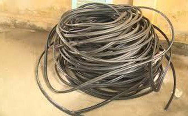 Đột nhập, ch&iacute;ch điện v&agrave;o người phụ nữ h&agrave;ng x&oacute;m l&uacute;c nửa đ&ecirc;m - Ảnh 1.