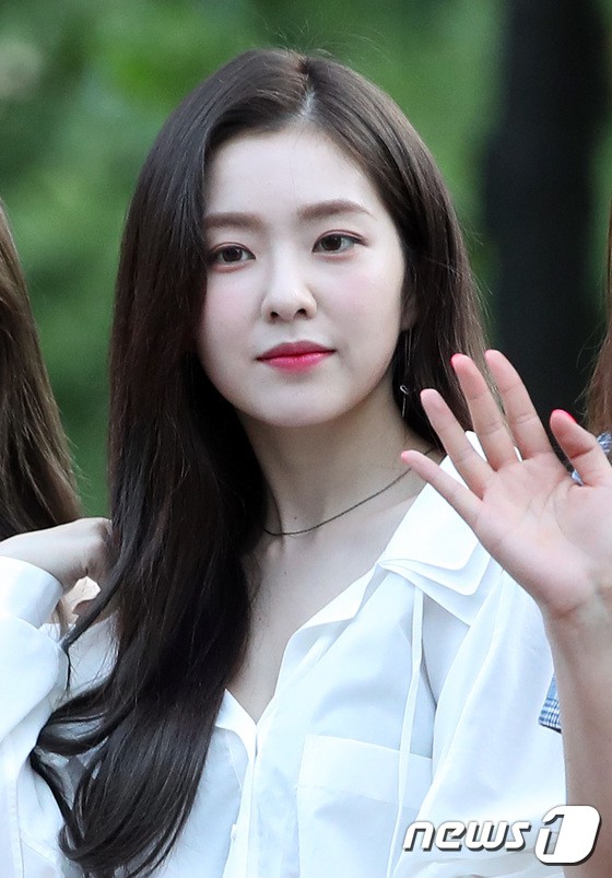 Màn đọ sắc hiếm của dàn idol Kpop: Nữ thần Irene bị mỹ nhân dao kéo lấn át, gương mặt vô danh bỗng được chú ý - Ảnh 3.