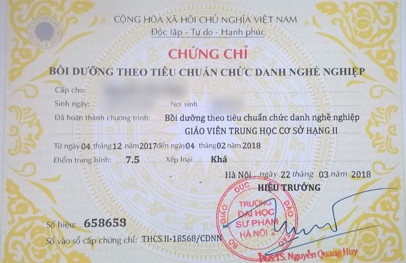 “Hiệu trưởng” tự phong 25 tuổi bị bắt, hàng trăm học viên và giáo viên hoang mang với chứng chỉ giả - Ảnh 3.