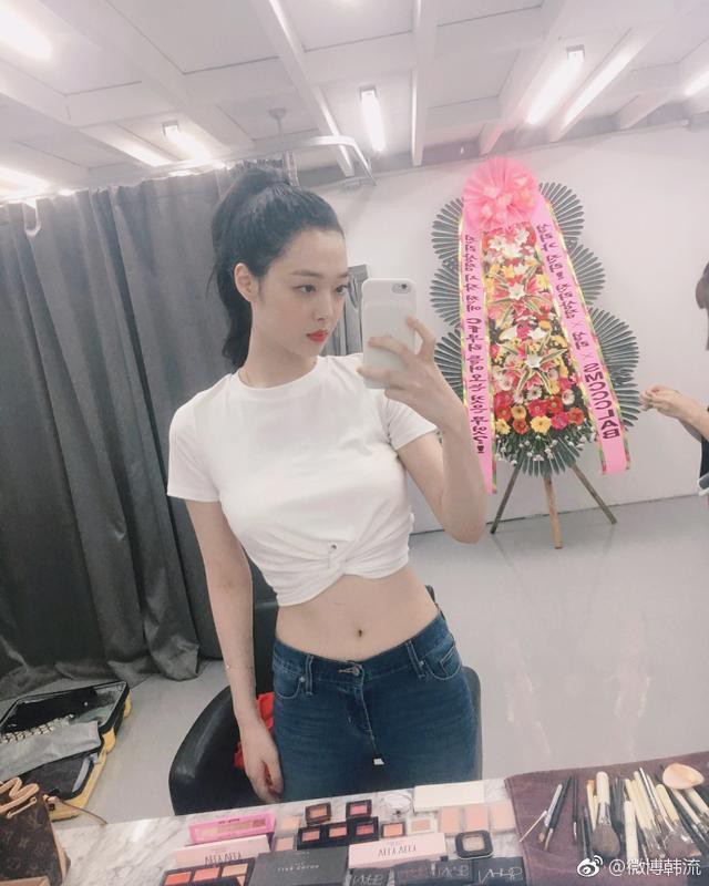 Khi Suzy và Sulli đụng style: Là nhờ thần thái nên lấn lướt người còn lại hay chỉ vì phong cách khác nhau? - Ảnh 1.