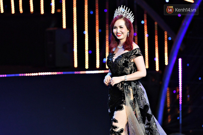 Clip: Đỗ Mỹ Linh diện váy lộng lẫy như công chúa, hát mở màn Gala 30 năm Hoa hậu Việt Nam - Ảnh 7.