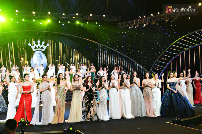 Clip: Đỗ Mỹ Linh diện váy lộng lẫy như công chúa, hát mở màn Gala 30 năm Hoa hậu Việt Nam - Ảnh 27.