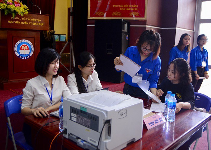 Nữ thủ khoa nghèo dân tộc Mường không có tiền học Đại học được miễn học phí, miễn ở ký túc xá và hỗ trợ tìm việc làm thêm - Ảnh 4. Nữ thủ khoa nghèo dân tộc Mường không có tiền học Đại học được miễn học phí, miễn ở ký túc xá và hỗ trợ tìm việc làm thêm - Ảnh 4.