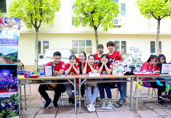 Nữ thủ khoa nghèo dân tộc Mường không có tiền học Đại học được miễn học phí, miễn ở ký túc xá và hỗ trợ tìm việc làm thêm - Ảnh 5. Nữ thủ khoa nghèo dân tộc Mường không có tiền học Đại học được miễn học phí, miễn ở ký túc xá và hỗ trợ tìm việc làm thêm - Ảnh 5.