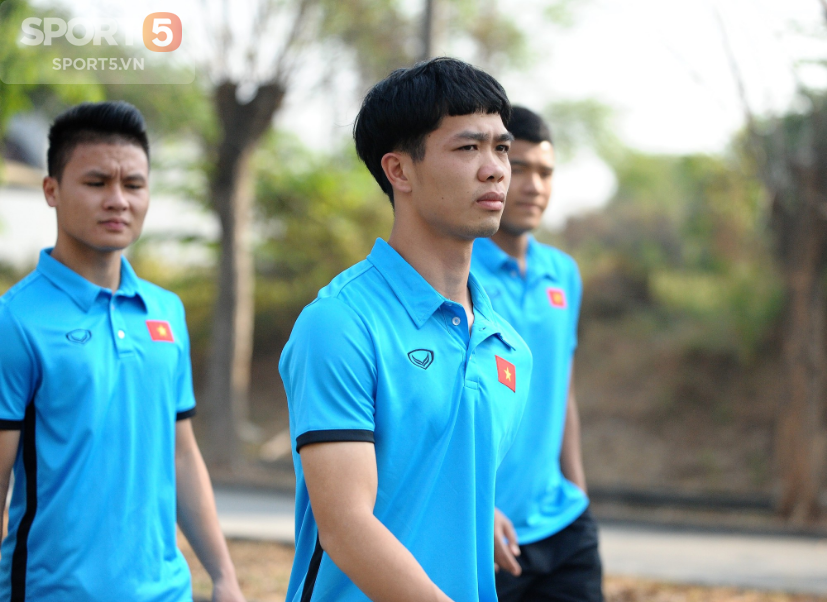 Tuyển thủ Olympic Việt Nam kêu đau lưng hàng loạt - Ảnh 1.