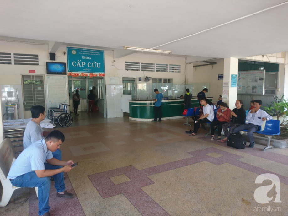 TP.HCM: Đang cấp cứu người gặp tai nạn, nữ điều dưỡng bị bạn của bệnh nhân dùng hung khí đâm rách vai - Ảnh 2. TP.HCM: Đang cấp cứu người gặp tai nạn, nữ điều dưỡng bị bạn của bệnh nhân dùng hung khí đâm rách vai - Ảnh 2.