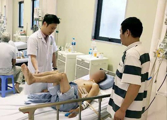 Người đàn ông sống khoẻ dù chiếc đinh 12 cm xuyên qua phổi, tuỷ - Ảnh 1.