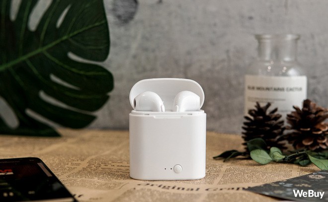 Có điều kiện thì mua Apple AirPods, còn con nhà nghèo dùng chiếc tai nghe “nhái bén” này được không? - Ảnh 1.