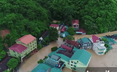 Toàn cảnh mưa lũ tại Nghệ An nhìn từ trên cao - Ảnh 1.