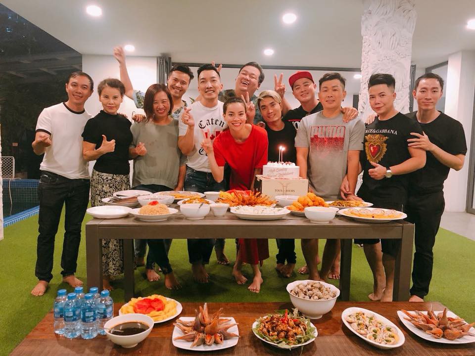 Hà Hồ - Kim Lý lại có động thái lạ: Cùng dự sinh nhật một người bạn nhưng né chụp hình chung! - Ảnh 1. Hà Hồ - Kim Lý lại có động thái lạ: Cùng dự sinh nhật một người bạn nhưng né chụp hình chung! - Ảnh 1.
