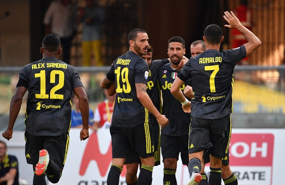 Juventus nhọc nhằn giành 3 điểm trong ngày Ronaldo ra mắt Serie A - Ảnh 3. Juventus nhọc nhằn giành 3 điểm trong ngày Ronaldo ra mắt Serie A - Ảnh 3.