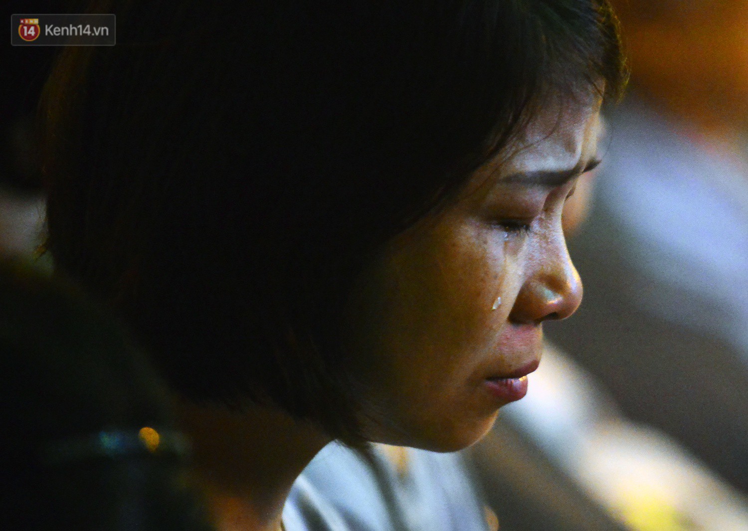 Nhiều người cài hoa trắng bật khóc tại lễ Vu Lan tháng Bảy: Ai còn cha còn mẹ thì vui lắm chứ... - Ảnh 9. Nhiều người cài hoa trắng bật khóc tại lễ Vu Lan tháng Bảy: Ai còn cha còn mẹ thì vui lắm chứ... - Ảnh 9.