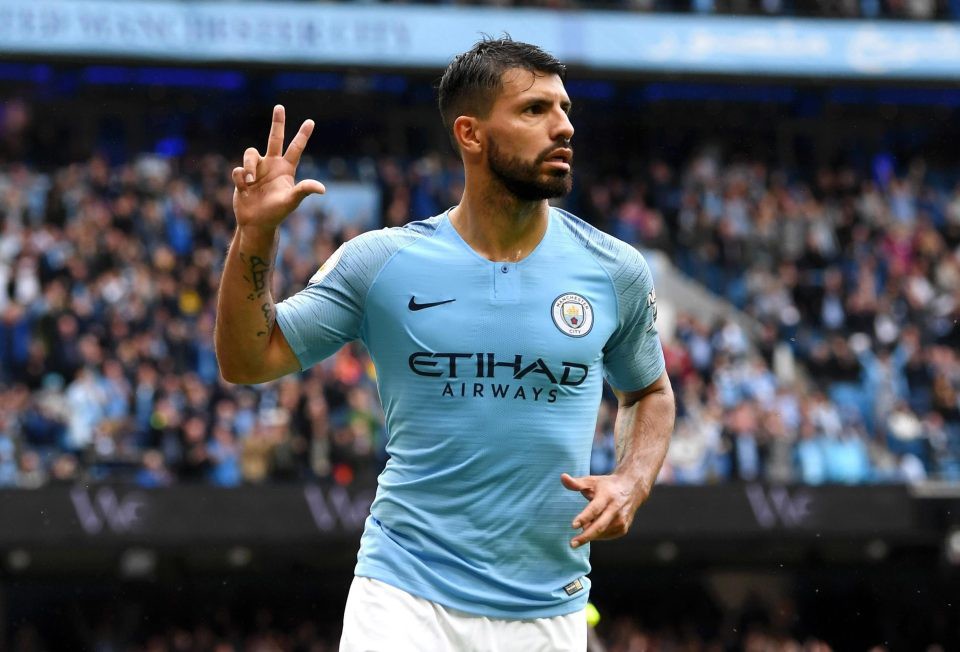 Man City trở lại ngôi đầu sau chiến thắng hủy diệt trước Huddersfield - Ảnh 4. Man City trở lại ngôi đầu sau chiến thắng hủy diệt trước Huddersfield - Ảnh 4.