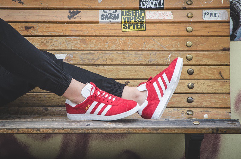 Sneakers đừng chỉ chọn trắng đen an toàn, còn có nhiều mẫu rực rỡ hot lắm đây này - Ảnh 8. Sneakers đừng chỉ chọn trắng đen an toàn, còn có nhiều mẫu rực rỡ hot lắm đây này - Ảnh 8.