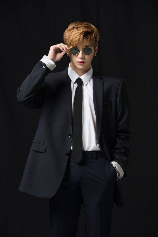 Kang Daniel quảng cáo kính mắt, nhưng tất cả những gì fan thấy là... thân hình sexy của anh chàng! - Ảnh 3.