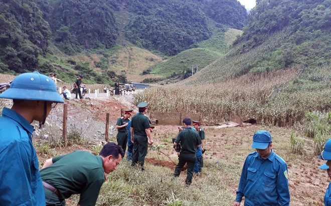 Bộ đội giúp dân trồng cây bơ giữa sào huyệt ma túy ở Lóng Luông - Ảnh 1.