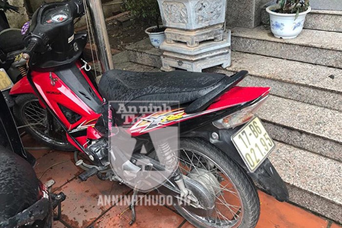 Vừa ra tù đã ngựa quen đường cũ, theo bạn đi trộm xe máy - Ảnh 2. Vừa ra tù đã ngựa quen đường cũ, theo bạn đi trộm xe máy - Ảnh 2.