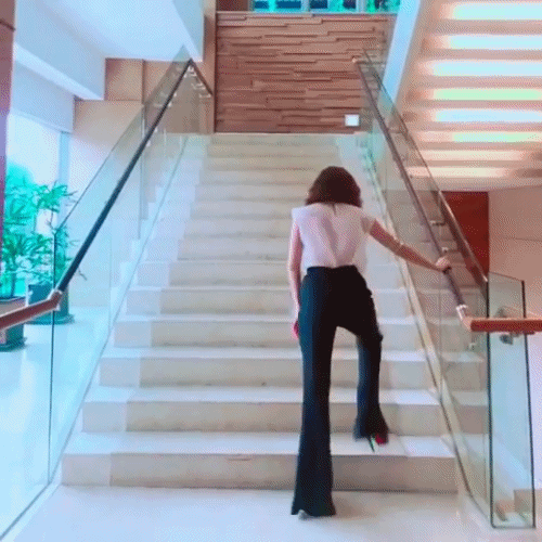 Đ&acirc;y l&agrave; Diệu Nhi khi đi catwalk: kh&ocirc;ng đ&acirc;m đầu v&agrave;o tường th&igrave; cũng ng&atilde; dập m&ocirc;ng - Ảnh 3.