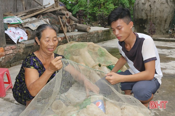 Sinh viên nhà nghèo học giỏi không dám học Đại học vì không có tiền: Mạnh mẽ lên các bạn, ngoài kia cơ hội chia đều cho tất cả - Ảnh 3.